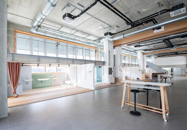 VILLAGE IM DRITTEN - Showroom DOCKS | © Stefan Seelig